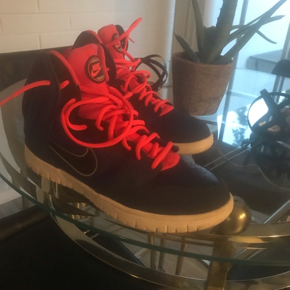 NIKE BASKETBALL SHOES - Picture 2 of 7